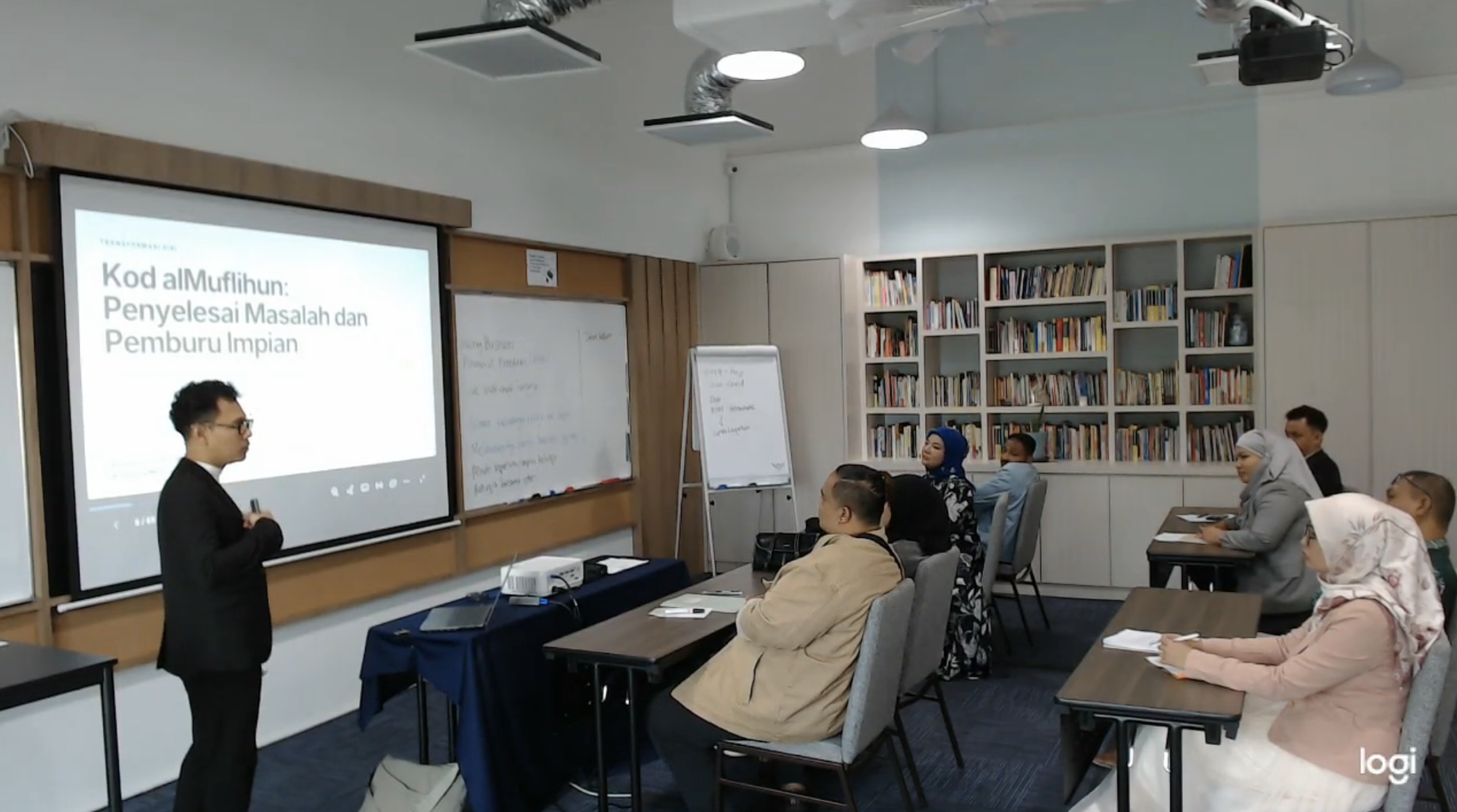 Zamani alMuflih membimbing sesi group coaching